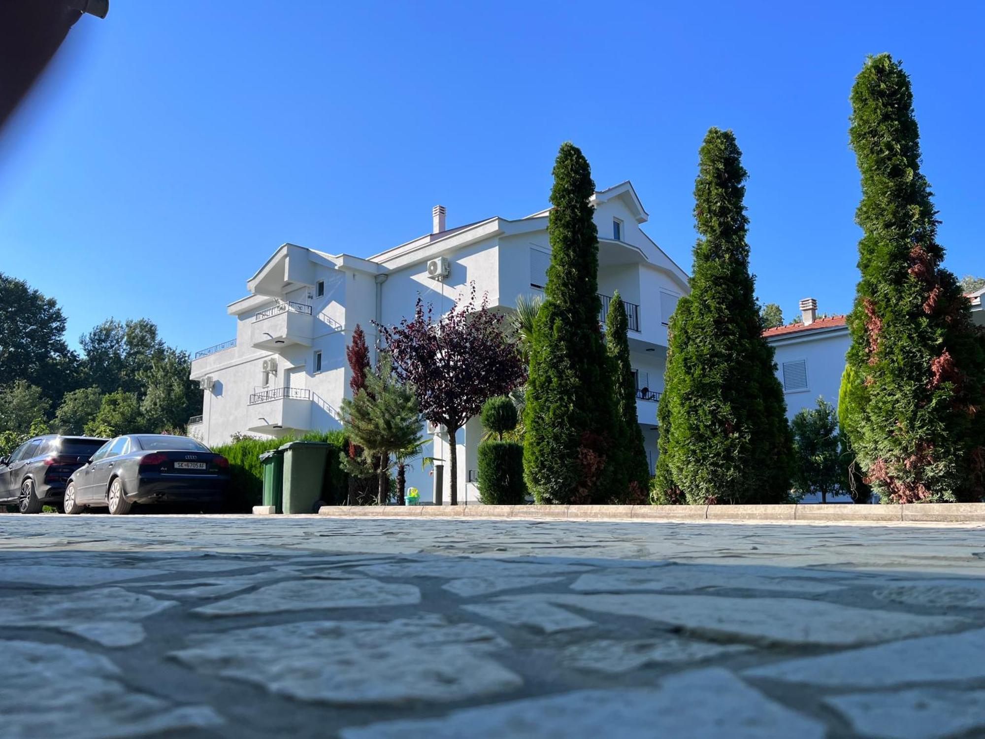 Residence Leora Ulcinj Exteriör bild